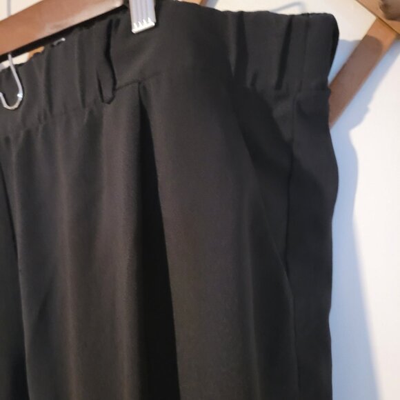 Torrid Elastic Waist Cuffed High Waisted Cropped Black Trousers SZ 3 - Picture 2 of 6
